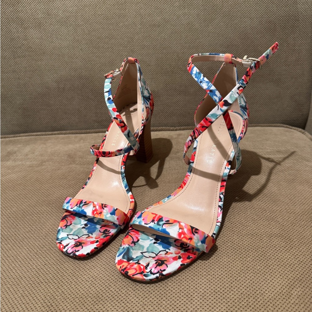 Floral Strappy Block Heel Sandals - Multicolor